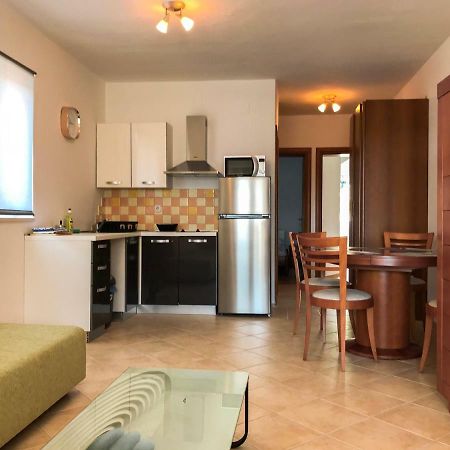 Mr. Hall Apartments Barbat na Rabu المظهر الخارجي الصورة