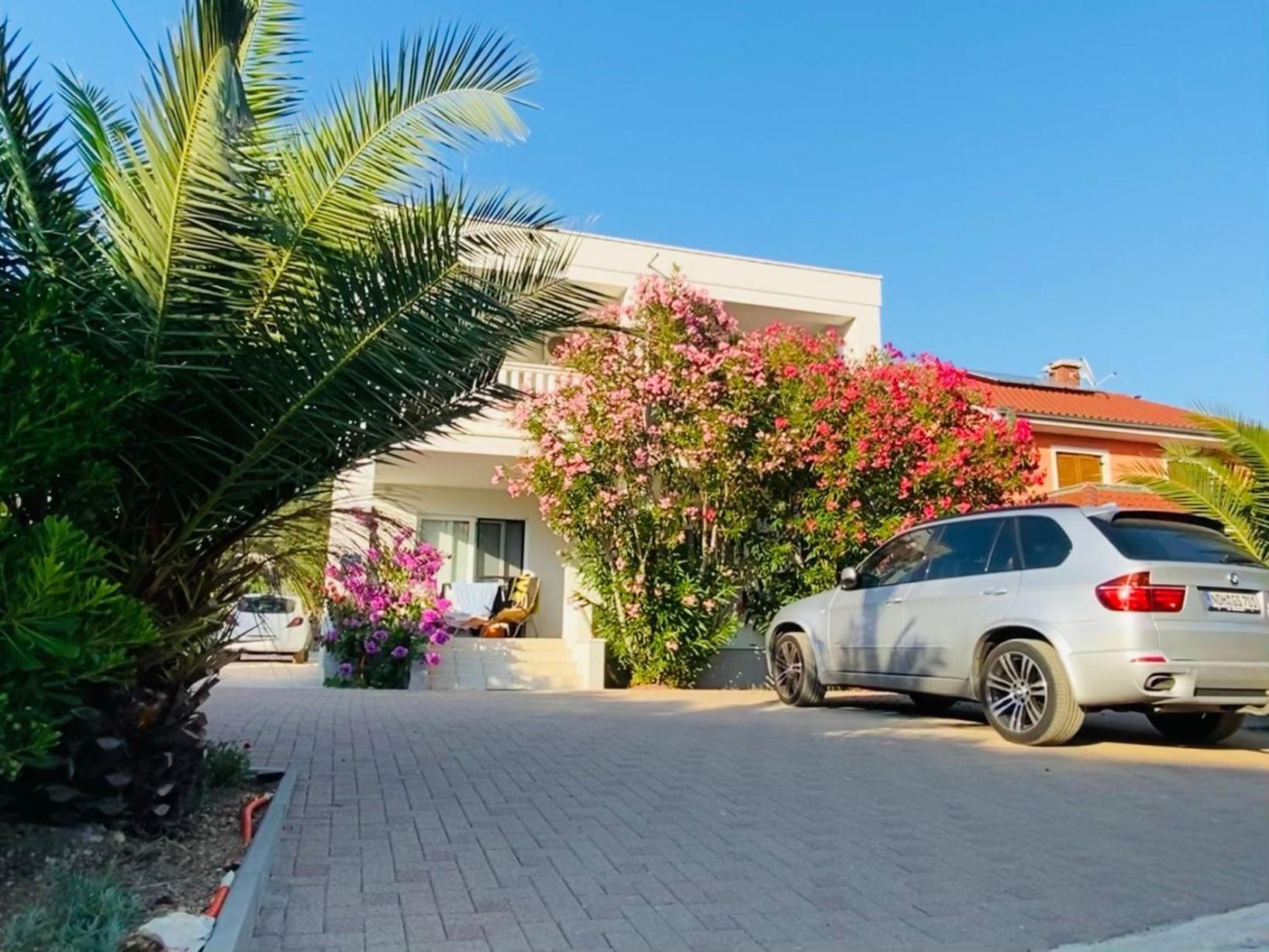 Mr. Hall Apartments Barbat na Rabu المظهر الخارجي الصورة