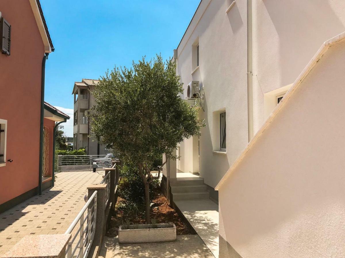Mr. Hall Apartments Barbat na Rabu المظهر الخارجي الصورة
