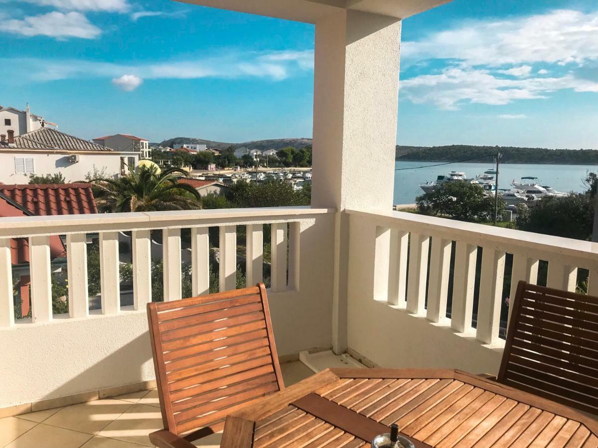 Mr. Hall Apartments Barbat na Rabu المظهر الخارجي الصورة