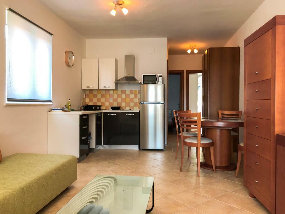 Mr. Hall Apartments Barbat na Rabu المظهر الخارجي الصورة